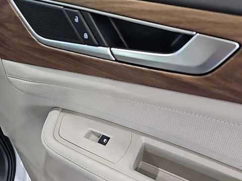 New 2026 Volkswagen Atlas SE FWD image 12