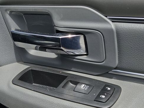 Used 2020 RAM 1500 Classic SLT w/ Luxury Group RWD image 31