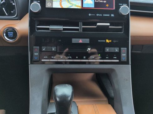 Used 2020 Toyota Avalon Limited w/ Advanced Safety Package FWD image 18