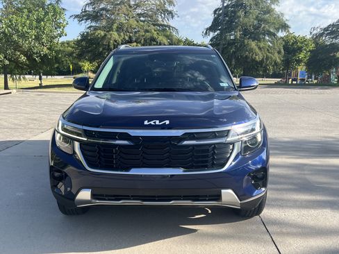 Used 2024 Kia Seltos EX AWD/4WD image 3