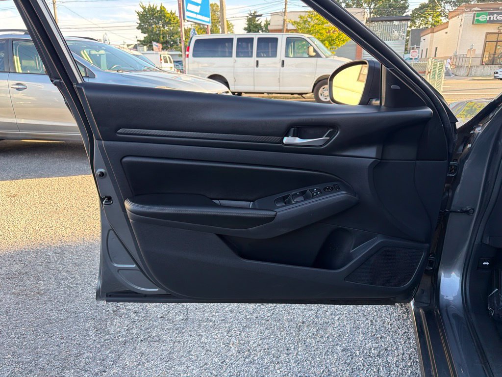 Used 2025 Nissan Altima 2.5 SV AWD/4WD image 26