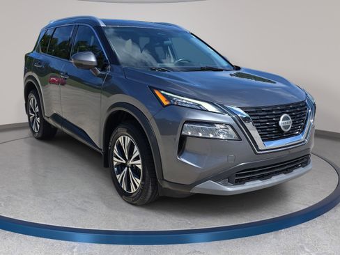 Used 2021 Nissan Rogue SV w/ Premium Package FWD image 4