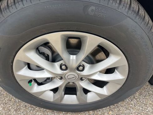 New 2026 Chrysler Pacifica Select image 9