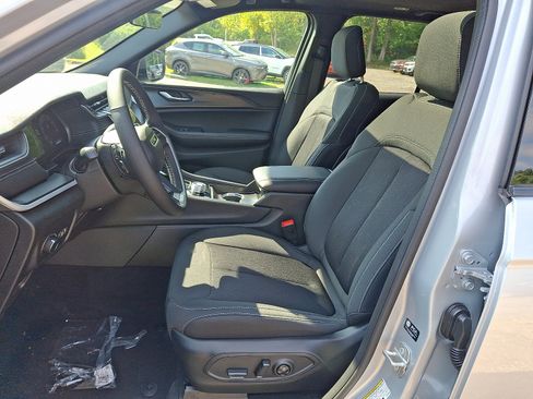 New 2025 Jeep Grand Cherokee Laredo X w/ Luxury Tech Group I image 7