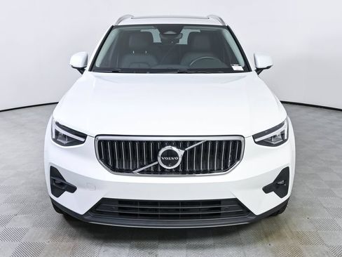 Certified 2025 Volvo XC40 B5 Plus AWD/4WD image 35