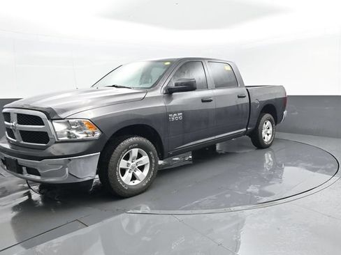 Used 2017 RAM 1500 ST w/ SXT Appearance Group AWD/4WD image 2