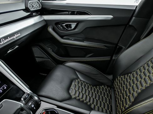 Used 2019 Lamborghini Urus image 41