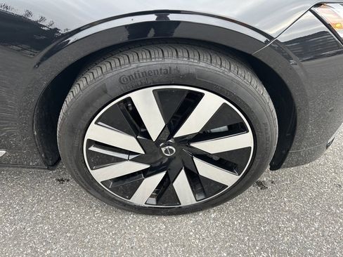 Certified 2025 Volvo S90 T8 Plus image 11