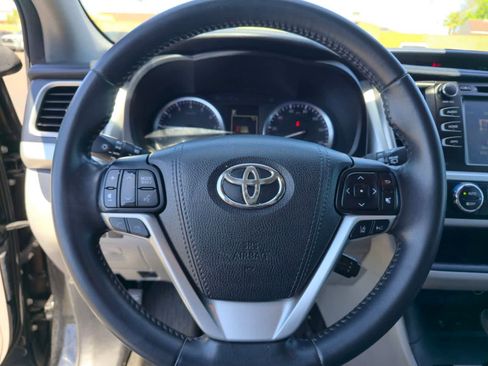 Used 2017 Toyota Highlander XLE image 19