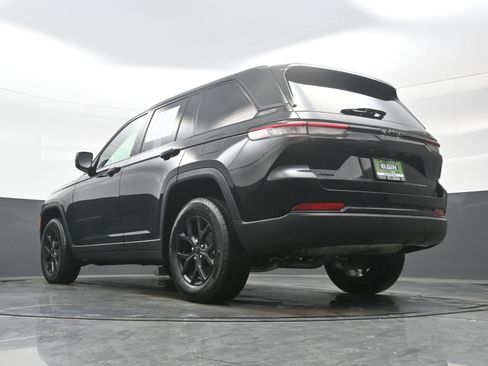 Used 2025 Jeep Grand Cherokee Altitude image 28