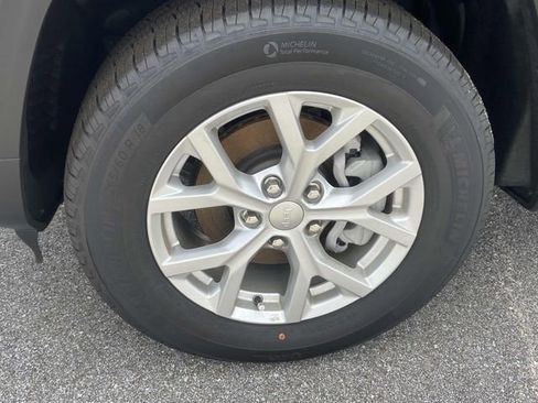 Used 2023 Jeep Grand Cherokee Limited image 9