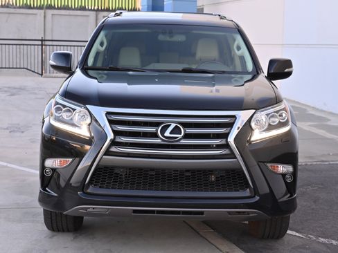 Used 2017 Lexus GX 460 Premium w/ Premium Package AWD/4WD image 10