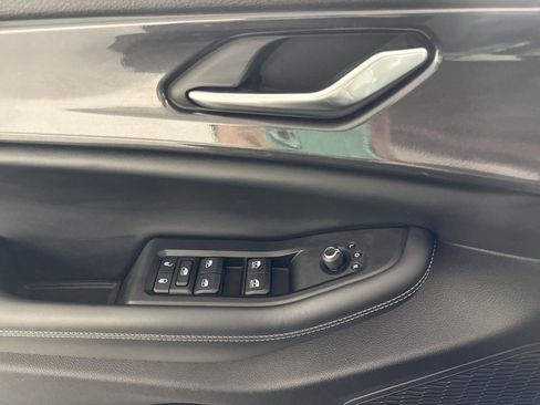 Used 2023 Jeep Grand Cherokee L Laredo image 15