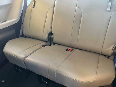 Certified 2022 Toyota Sienna XLE FWD image 19