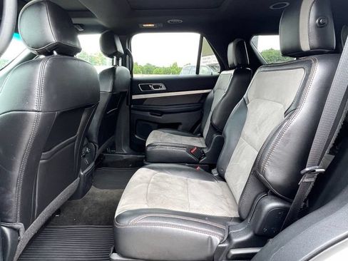 Used 2017 Ford Explorer XLT w/ Equipment Group 202A FWD image 27