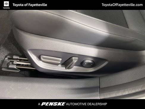 Used 2026 Toyota Prius Plug-In Hybrid FWD image 25