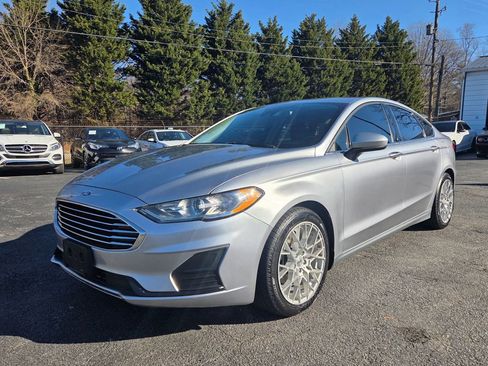 Used 2020 Ford Fusion SE FWD image 2