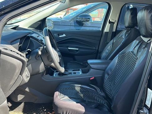 Used 2018 Ford Escape SE w/ SE Sport Appearance Package image 6