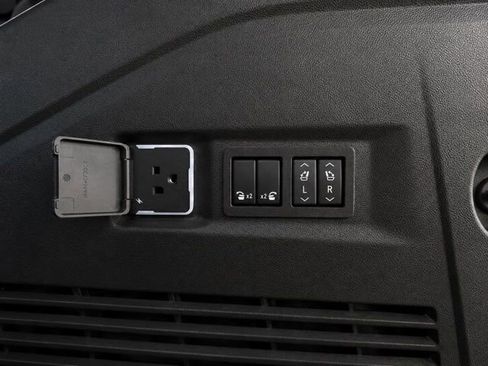Used 2026 GMC Yukon Denali w/ Sun & Power Step Package AWD/4WD image 12
