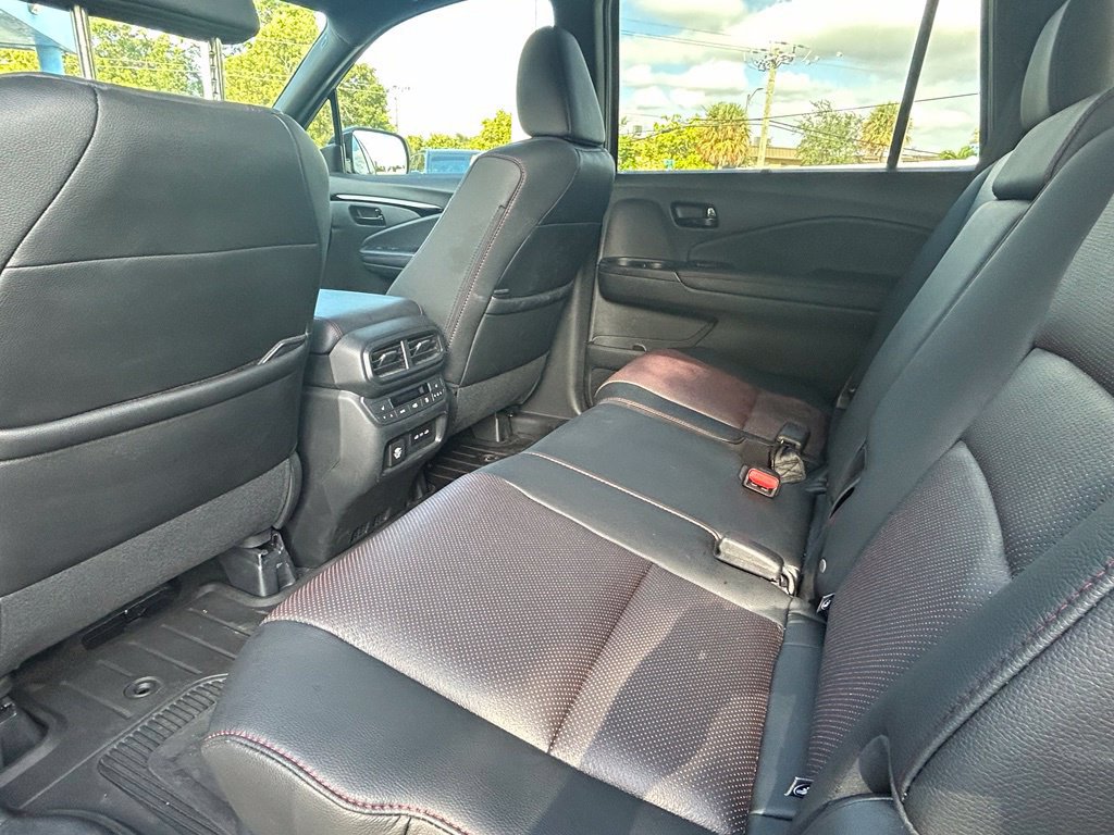 Used 2025 Honda Passport Black Edition image 40