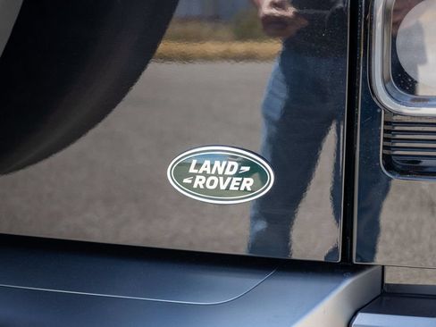 Used 2023 Land Rover Defender 110 V8 AWD/4WD image 86