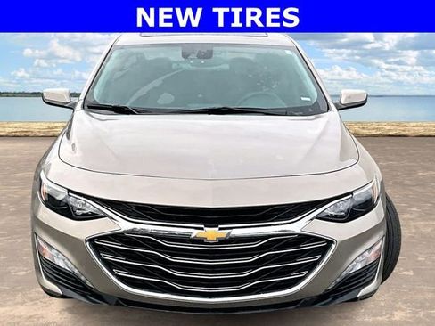 Used 2023 Chevrolet Malibu LT image 2
