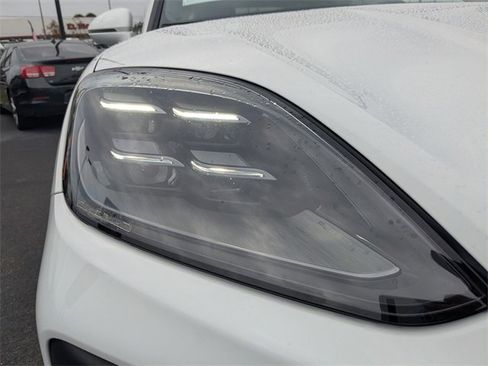Used 2024 Porsche Cayenne image 10