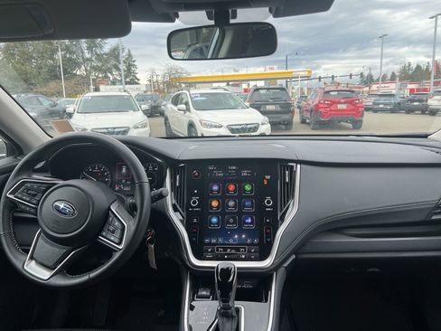 Used 2025 Subaru Outback Premium image 6