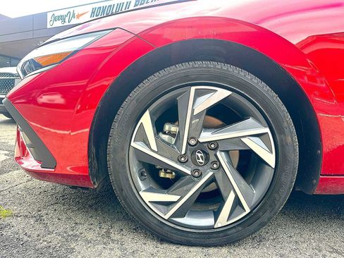 Used 2025 Hyundai Elantra SEL image 18