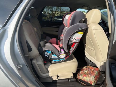 Used 2021 Buick Enclave Essence w/ Sound and Sites Package image 9