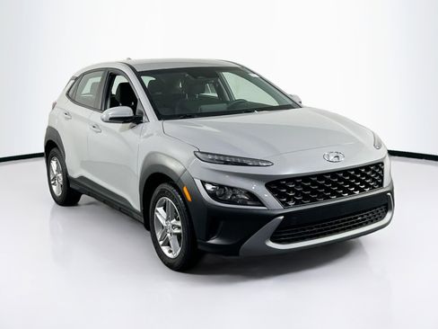 Used 2023 Hyundai Kona SE FWD image 3