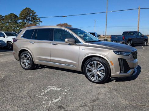 Used 2022 Cadillac XT6 Premium Luxury image 3