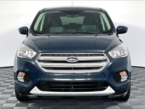 Used 2019 Ford Escape SE FWD image 3