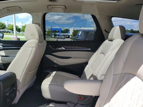 Used 2022 Buick Enclave Avenir FWD image 10
