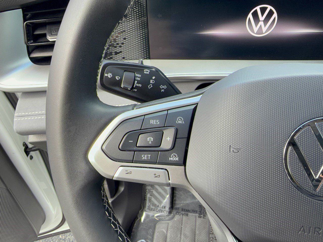 Used 2025 Volkswagen Tiguan SE FWD image 18