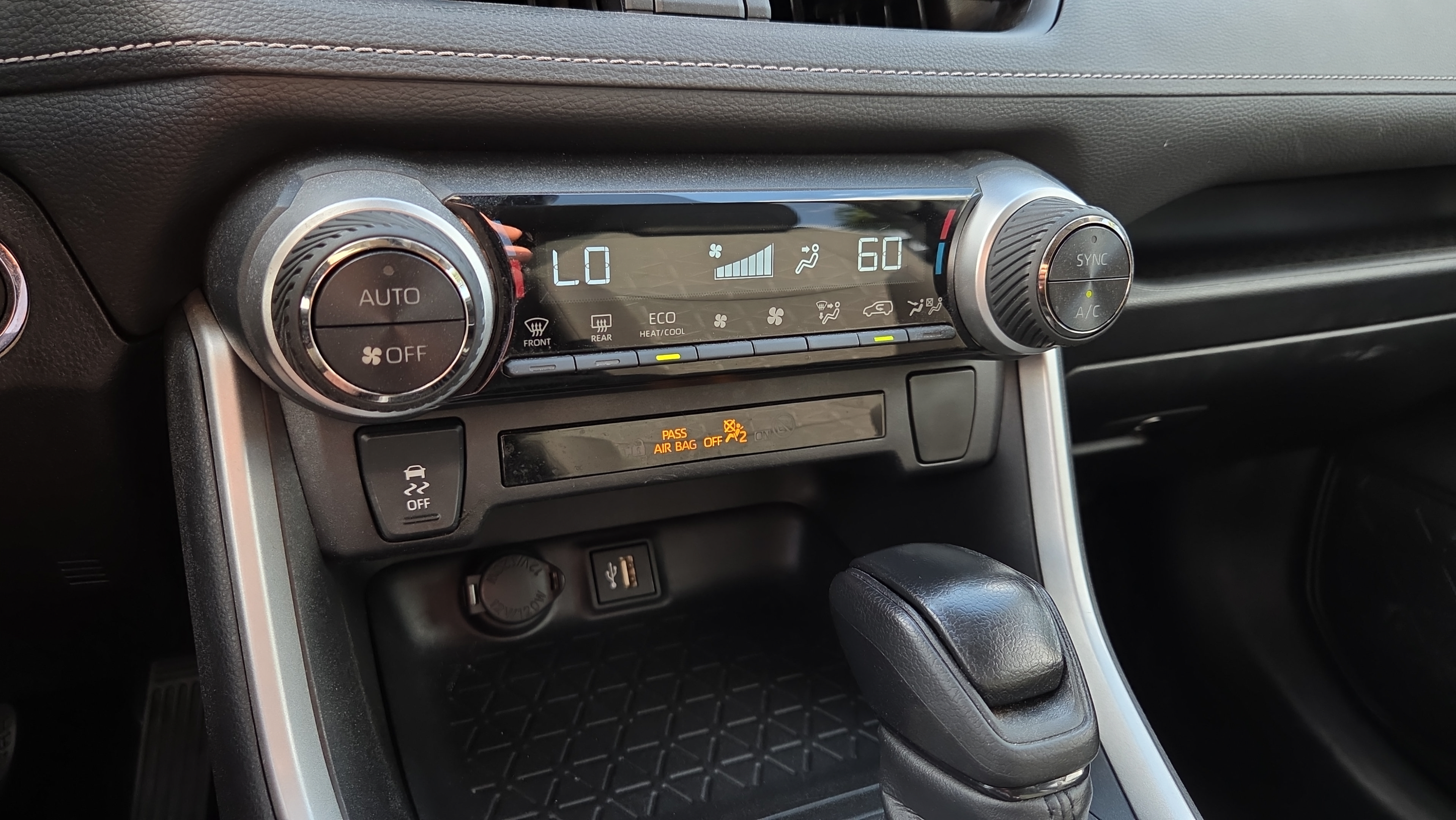 Used 2024 Toyota RAV4 XLE AWD/4WD image 22