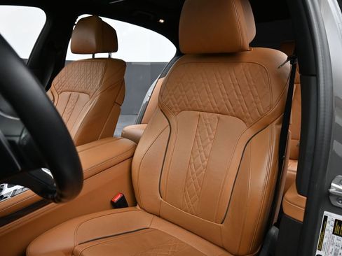 Used 2022 BMW 750i xDrive w/ Executive Package image 10