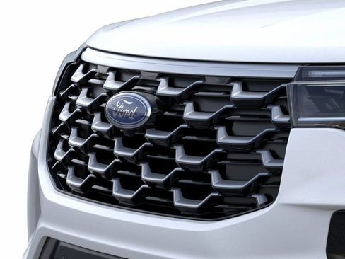 New 2026 Ford Explorer Platinum w/ LUX Leather Package image 17
