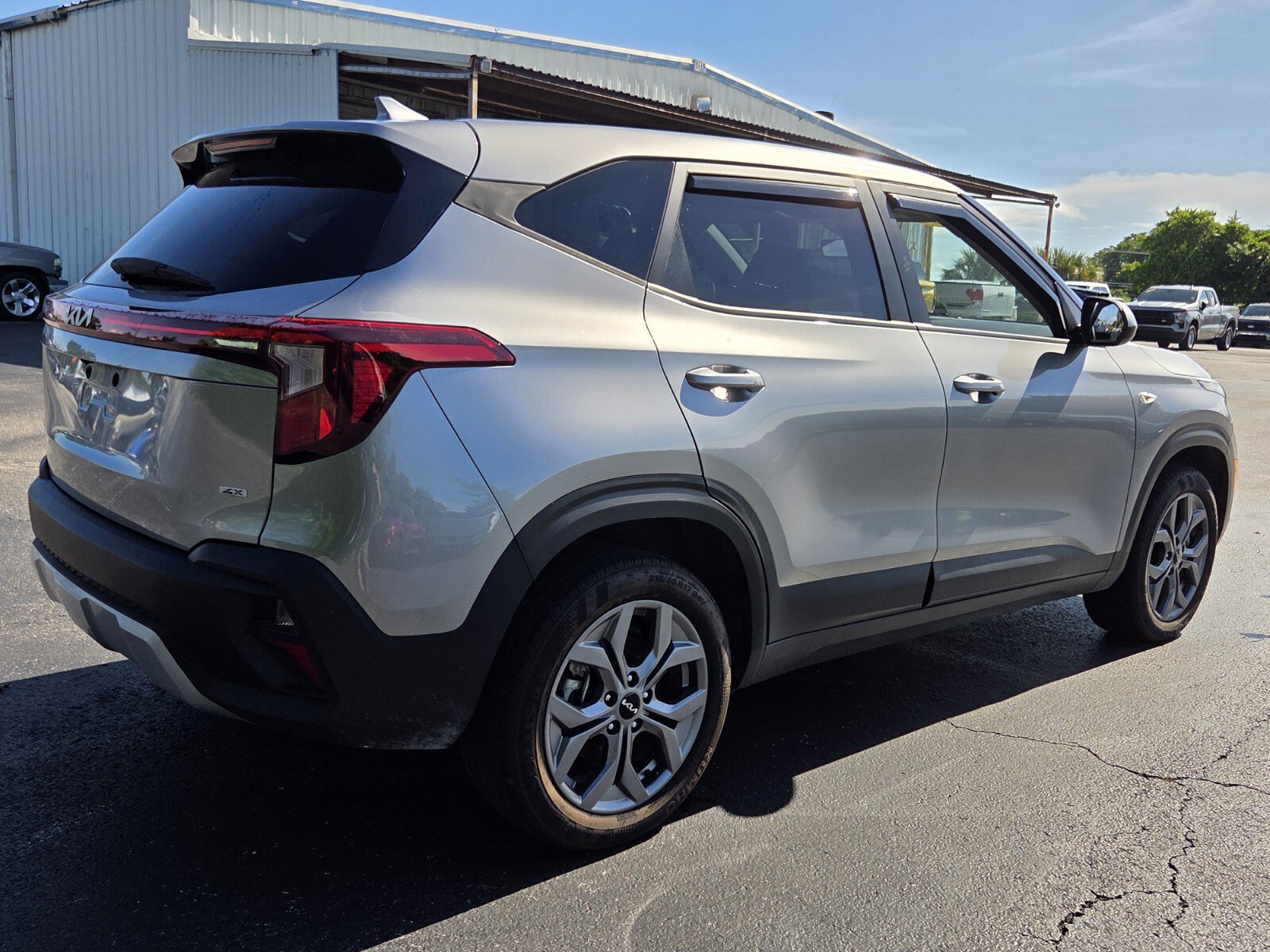 Used 2024 Kia Seltos LX AWD/4WD image 5