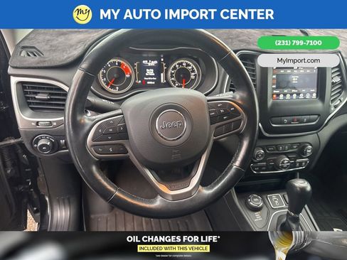 Used 2020 Jeep Cherokee Latitude Lux w/ Comfort/Convenience Group image 9