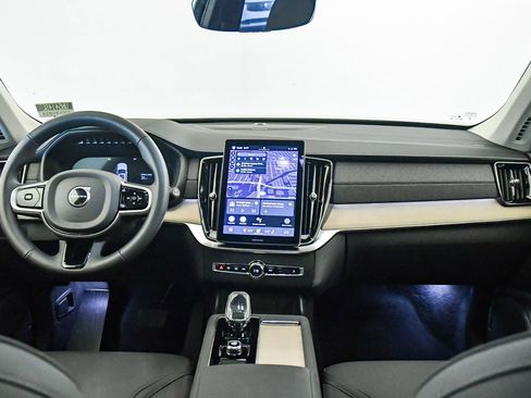 Certified 2025 Volvo XC90 T8 Plus w/ Protection Package Premier image 15