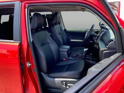 Used 2022 Toyota 4Runner TRD Off-Road Premium AWD/4WD image 9