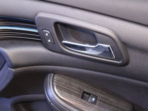 Used 2015 Chevrolet Malibu LT image 9