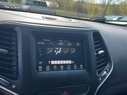 Used 2019 Jeep Cherokee Latitude w/ Popular Appearance Group AWD/4WD image 15