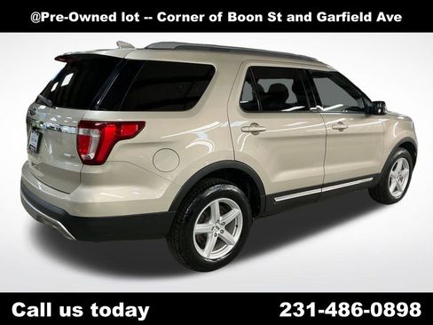 Used 2017 Ford Explorer XLT w/ Equipment Group 202A AWD/4WD image 5