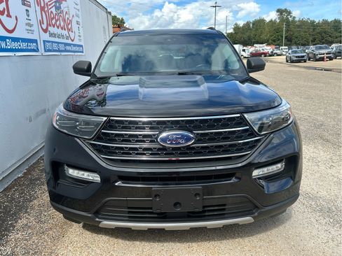 Used 2020 Ford Explorer XLT w/ Equipment Group 202A image 5