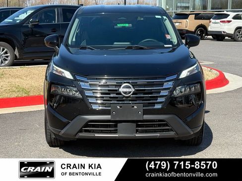 Used 2024 Nissan Rogue SV AWD/4WD image 2