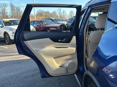 Used 2018 Nissan Rogue SL w/ Premium Package image 28