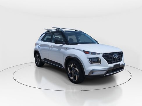 Used 2024 Hyundai Venue Limited FWD image 2