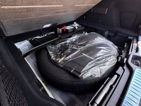 Used 2024 Mercedes-Benz GLC 300 image 28